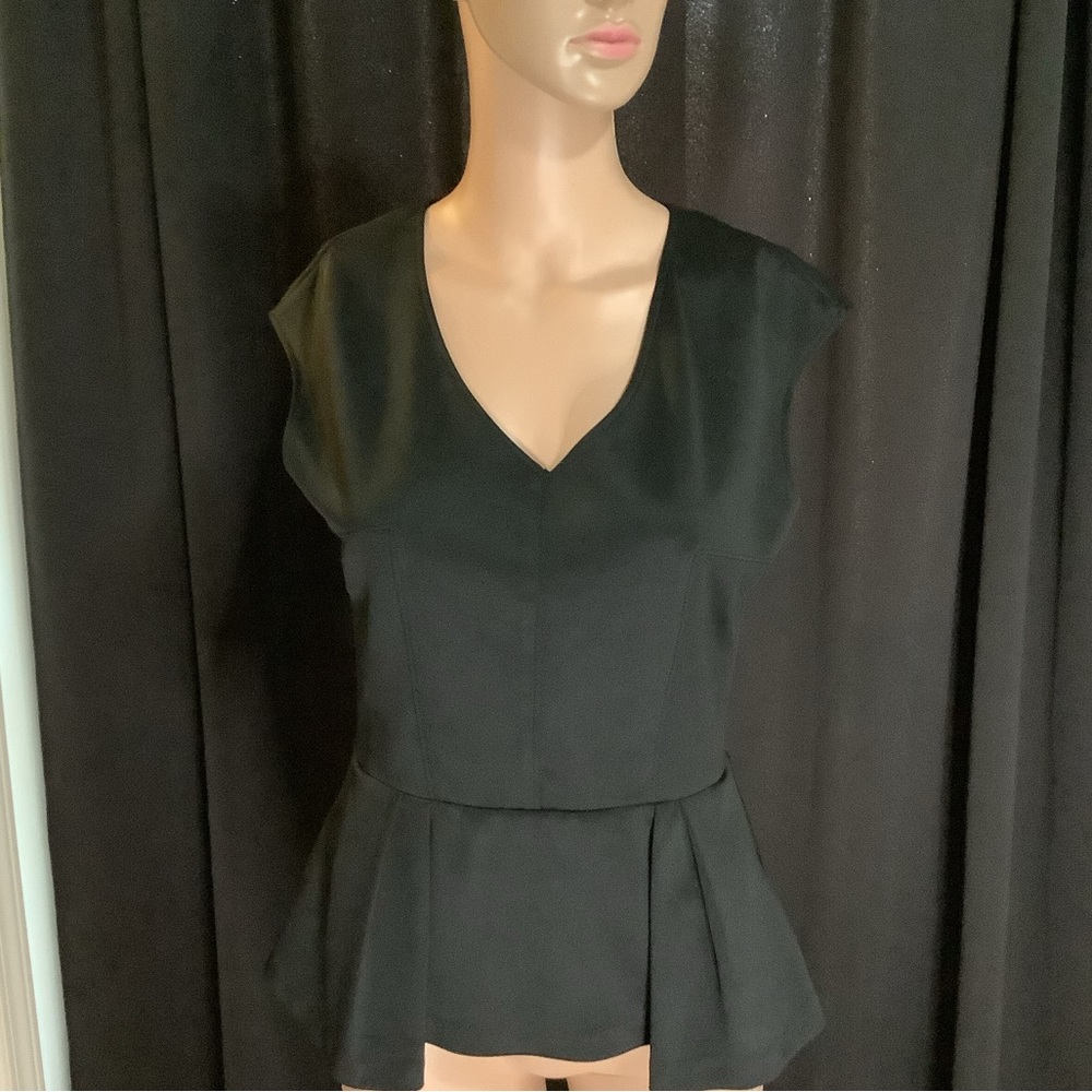Saks Fifth Avenue Women's Black Blouse size large